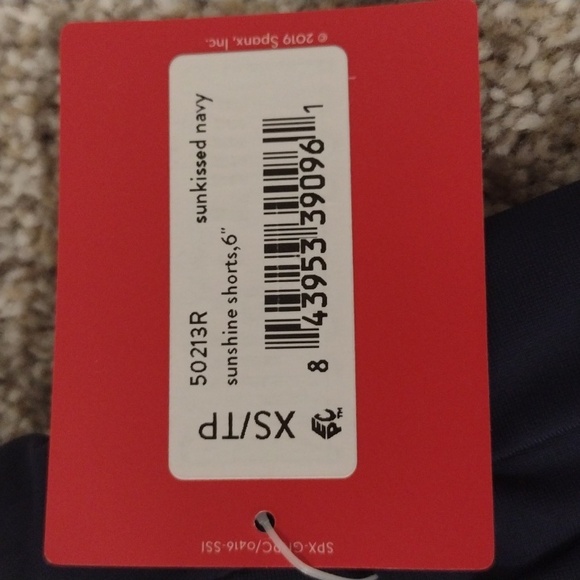 Spanx Sunshine Shorts 6" inseam - Picture 5 of 5